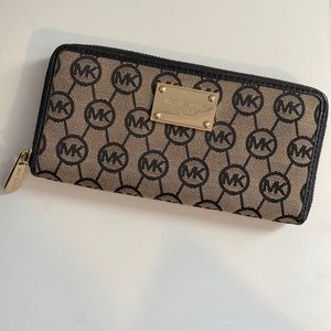 BRAND NEW Michael Kors Wallet
